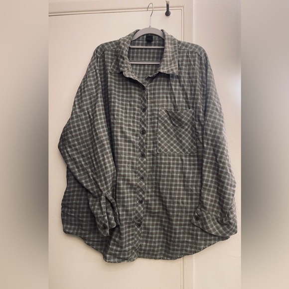 Wild Fable women long sleeves oversized flannel bottom down shirt with pockets - Picture 2 of 3